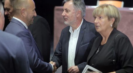 Hrvatskim suverenistima pridružile se još tri desne stranke, na sastanku je bio i Škoro