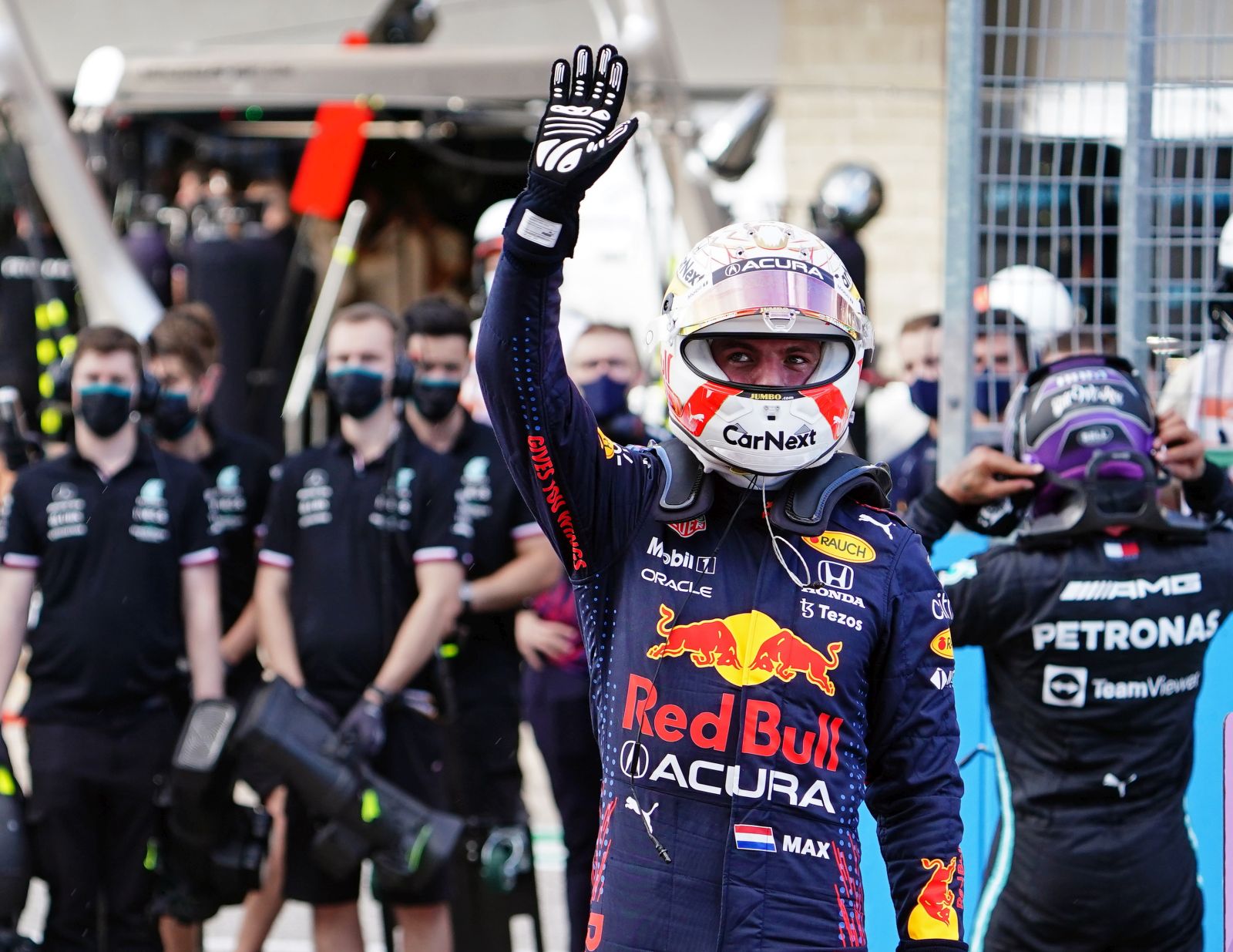 epaselect epa09542356 Dutch Formula One driver Max Verstappen of Red Bull Racing waves after the qualification session of the Formula One Grand Prix of the US at the Circuit of The Americas in Austin, Texas, USA, 23 October 2021. The Formula 1 United States Grand Prix 2021 is held on 24 October 2021. Dutch Formula One driver Max Verstappen took pole position in the qualifying session.  EPA/SHAWN THEW