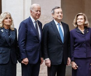 epa09552466 Italy's Prime Minister, Mario Draghi (2R) and his wife Maria Serenella Cappello (R) greet US President Joe Biden (2L) and US First Lady Jill Biden (L) upon their arrival for their meeting at the Chigi palace in Rome, Italy, 29 October 2021, ahead of an upcoming G20 summit of world leaders to discuss climate change, covid-19 and the post-pandemic global recovery.  EPA/ROBERTO MONALDO / POOL