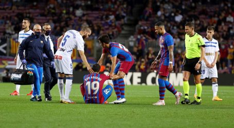 Barcelona objavila što je s Aguerom, na utakmici protiv Alavesa se uhvatio za prsa i pokazivao da ima problema s disanjem