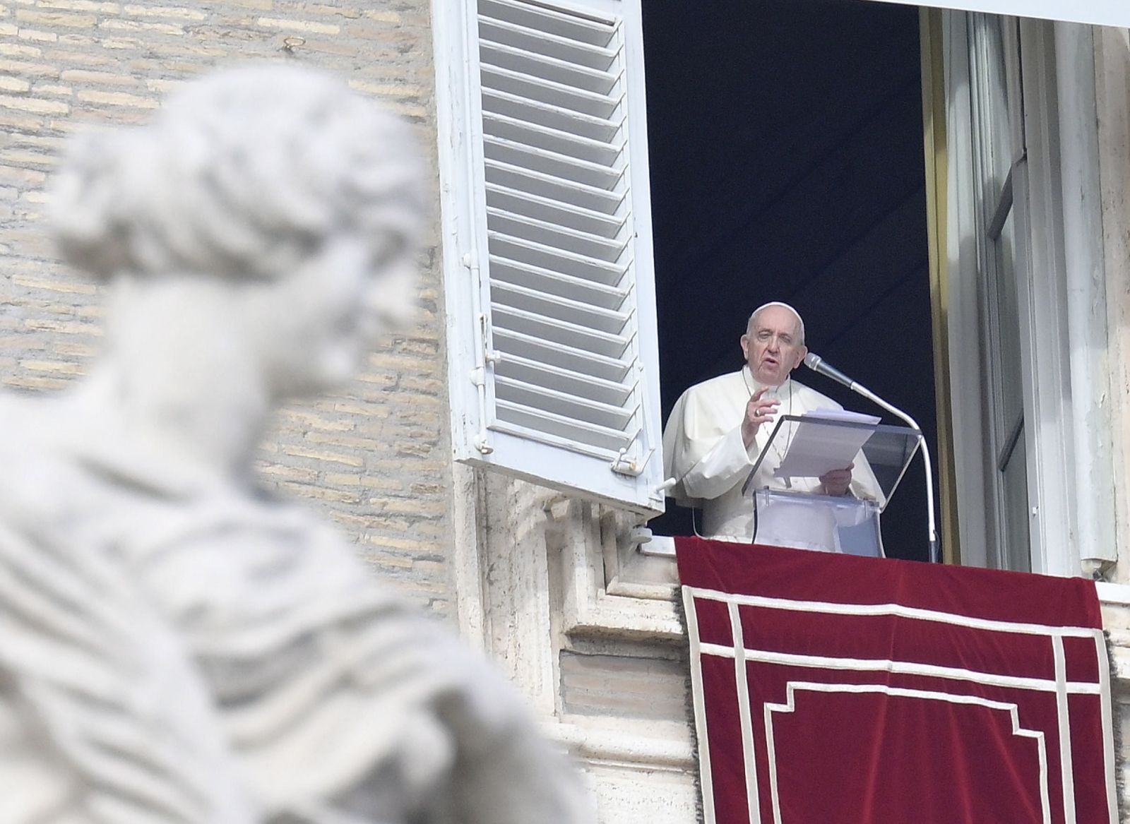 epa09555666 Pope Francis leads the Angelus prayer from the window of his office overlooking Saint Peter's Square in Vatican City, 31 October 2021.  EPA/CLAUDIO PERI