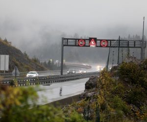 10.10.2021., Delnice - Kisa, magla i vjetar otezavaju promet na autocesti A6 Rijeka-Zagreb.