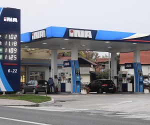 11.10.2021., Zagreb -  Od ponoci opet poskupljuju cijene benzina i dizela. Na benzinskim pumpama nema guzve.
Photo: Marko Lukunic/PIXSELL