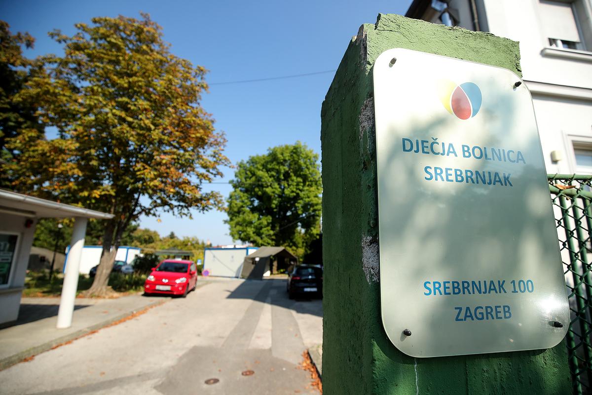 15.09.2020., Zagreb - Djecja bolnica Srebrnjak, kontejner za trijazu ispred bolnice. 
Photo: Goran Stanzl/PIXSELL
