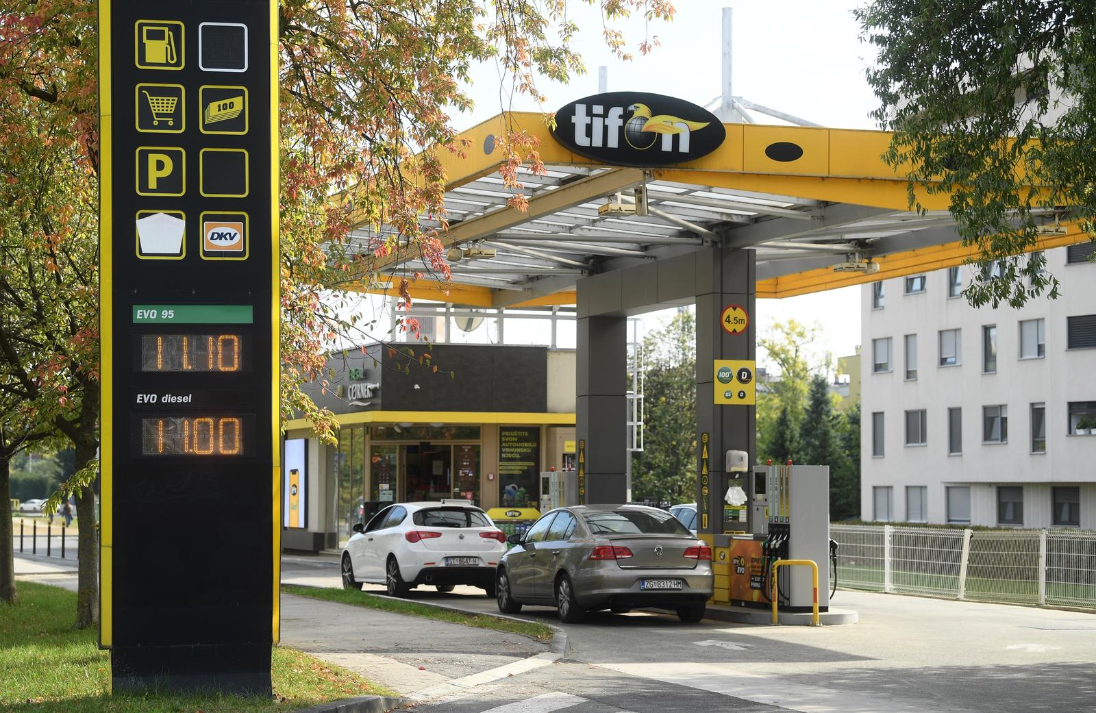 16.10.2021., Zagreb - Pojacana posjecenost gradjana benzinskim postajama nakon sto je vlada zamrznula cijene goriva.
