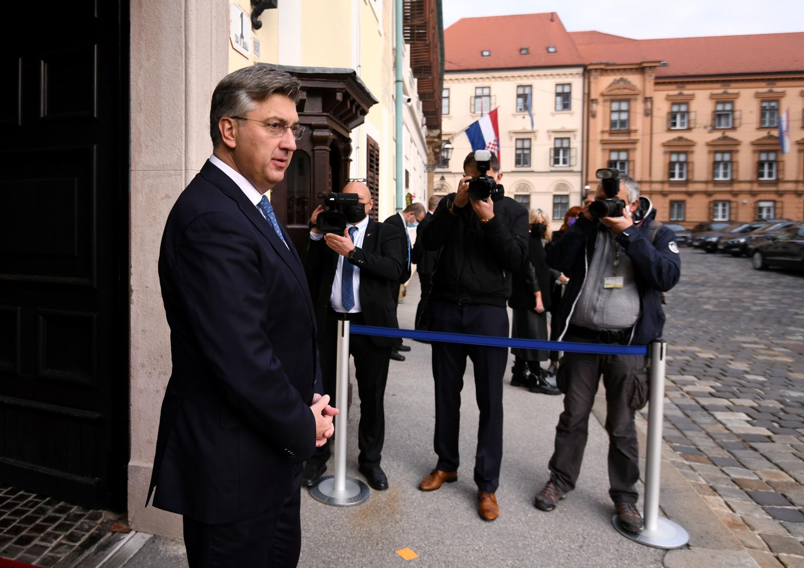 28.10.2021., Zagreb - Predsjednik Vlade Andrej Plenkovic docekuje ispred Banskih dvora predsjednika Malte Georgea Vellu.