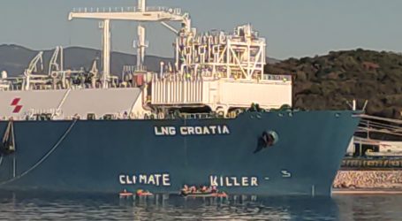 Greenpeace u prosvjednoj akciji pred terminalom LNG Croatia: “Climate killer”