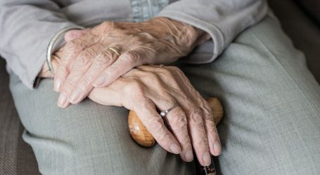 Britanski ministar zaposlenicima u domovima za starije: “Ili cjepivo ili drugi posao”
