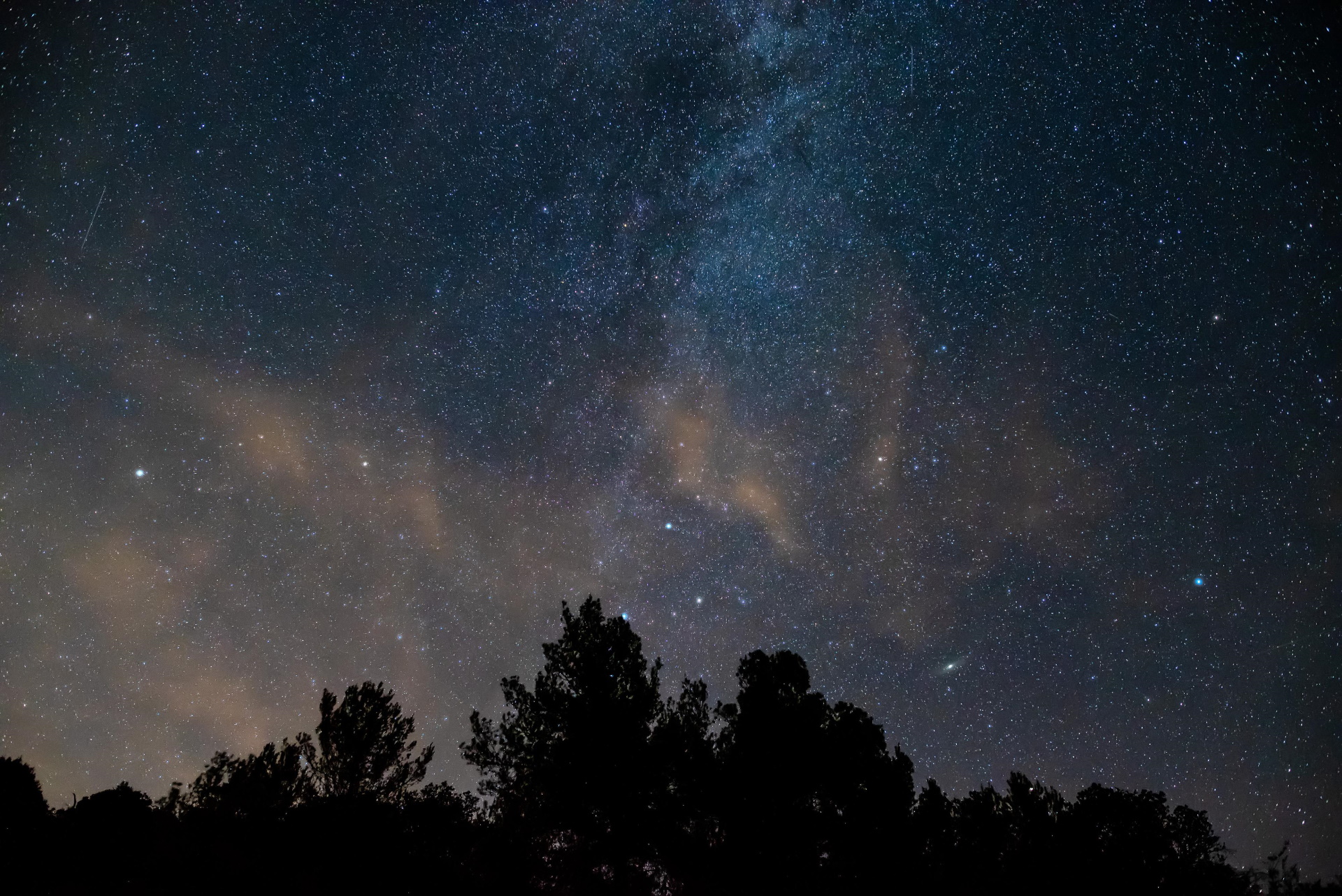 12.08.2020., Rakalj - 
Suze svetog Lovre ili zvijezde padalice koje vidimo tijekom meteorske kise pripadaju kategoriji Perzeida. Perzeidi su meteorski roj kojemu je radijant u zvijezdju Perzeju, a vidljivi su od 25. srpnja do 20. kolovoza.  
Photo: Pixsell/Srecko Niketic