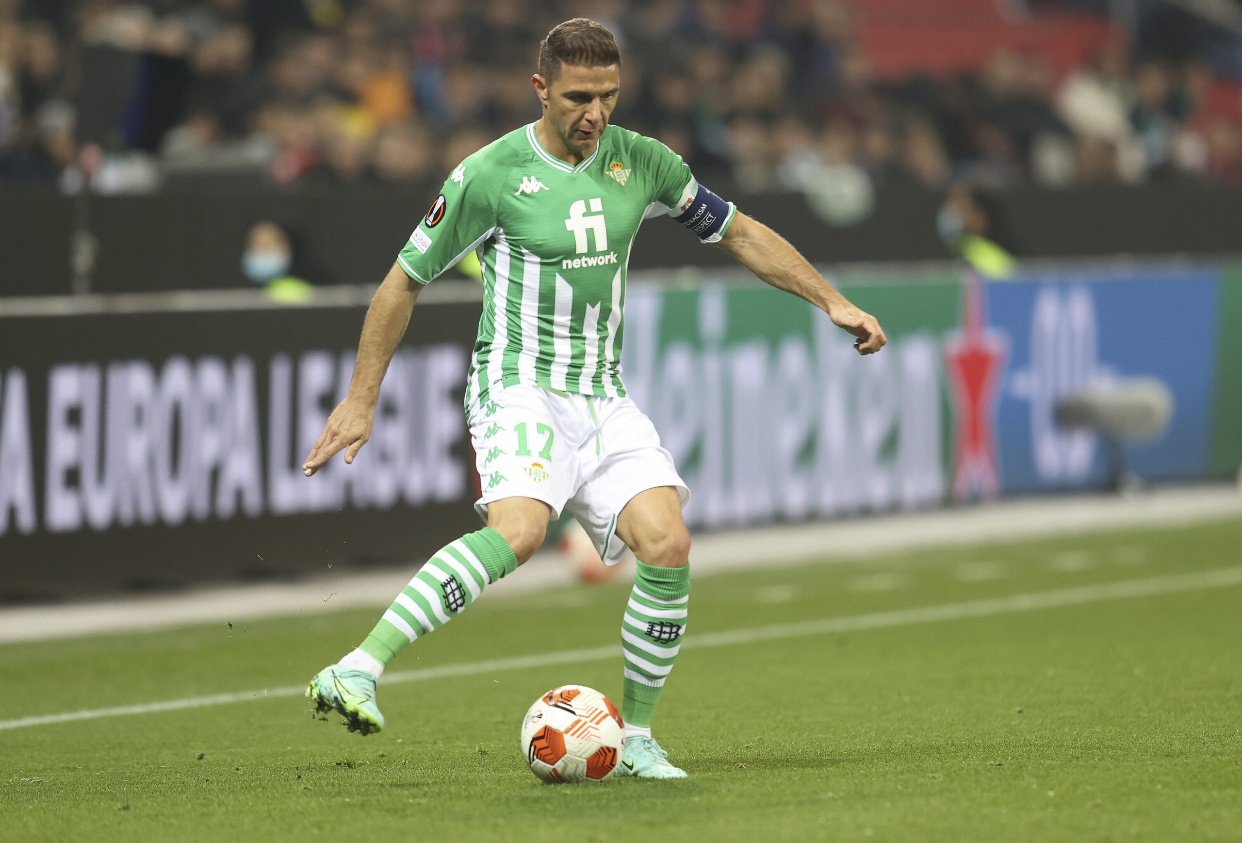 firo: 04.11.2021, Fuvuball, UEFA Europa League, league, EL season 2021/2022, group stage, Bayer Leverkusen - Real Betis Sevilla 3: 0 Joaquv? n, Joaquin, individual action Photo by: Jvºrgen Fromme/picture-alliance/dpa/AP Images