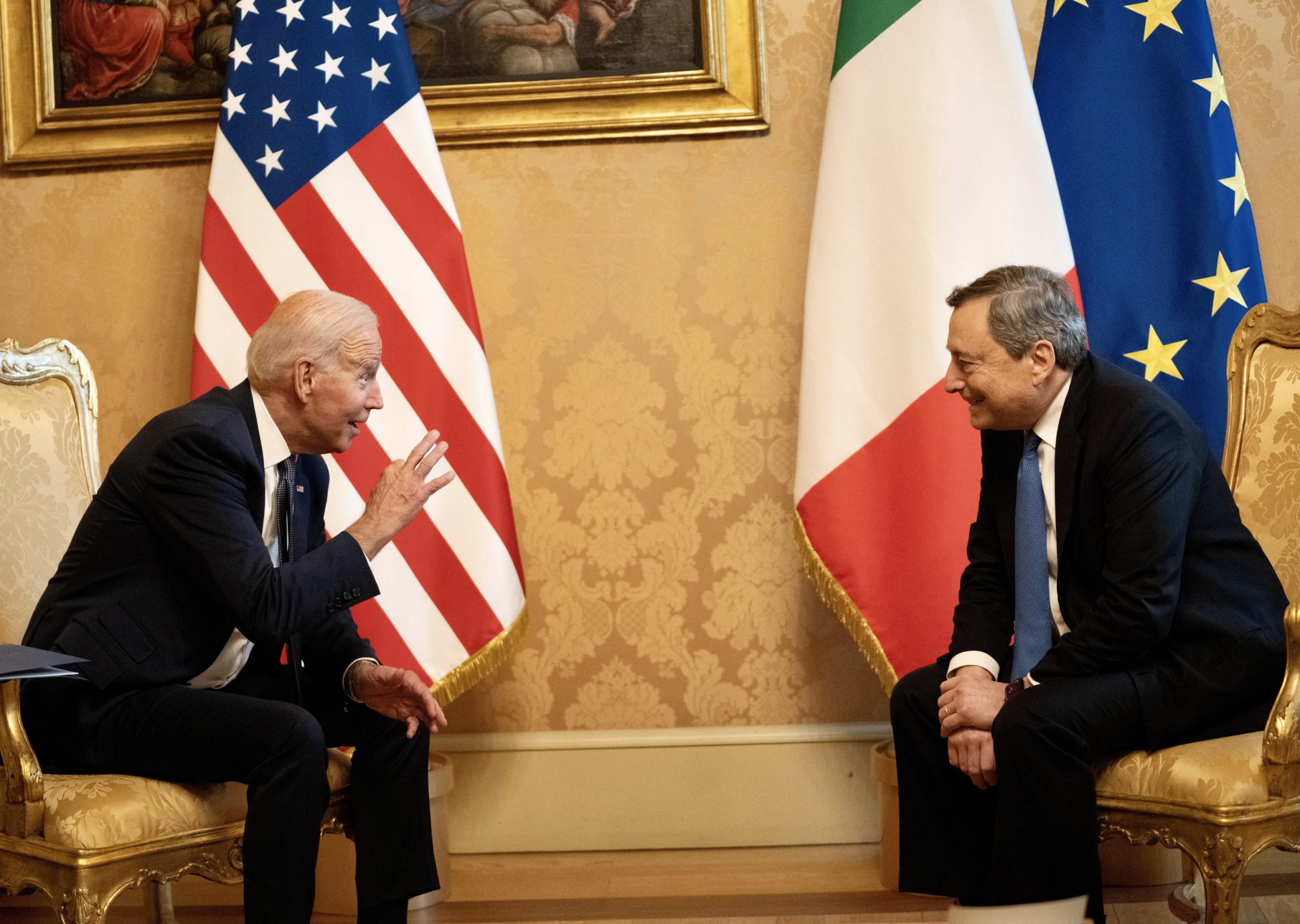 epa09552789 A handout photo made available by Chigi Palace Press Office shows Italy's Prime Minister, Mario Draghi and US President Joe Biden during their meeting at the Chigi palace in Rome, Italy, 29 October 2021, ahead of an upcoming G20 summit of world leaders to discuss climate change, covid-19 and the post-pandemic global recovery.  EPA/FILIPPO ATTILI / CHIGI PALACE PRESS OFFICE / HANDOUT  HANDOUT EDITORIAL USE ONLY/NO SALES