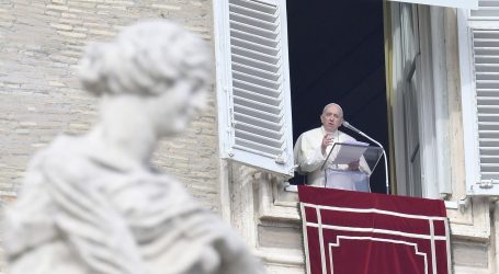 Papa na vojnom groblju poručio proizvođačima oružja: “Stanite!”