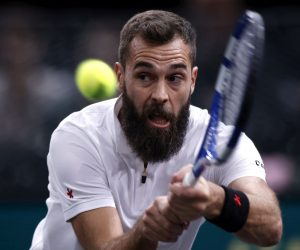epa09558435 Benoit Paire of France in action during his first round match against Pablo Carreno Busta of Spain at the Rolex Paris Masters tennis tournament in Paris, France, 01 November 2021.  EPA/YOAN VALAT