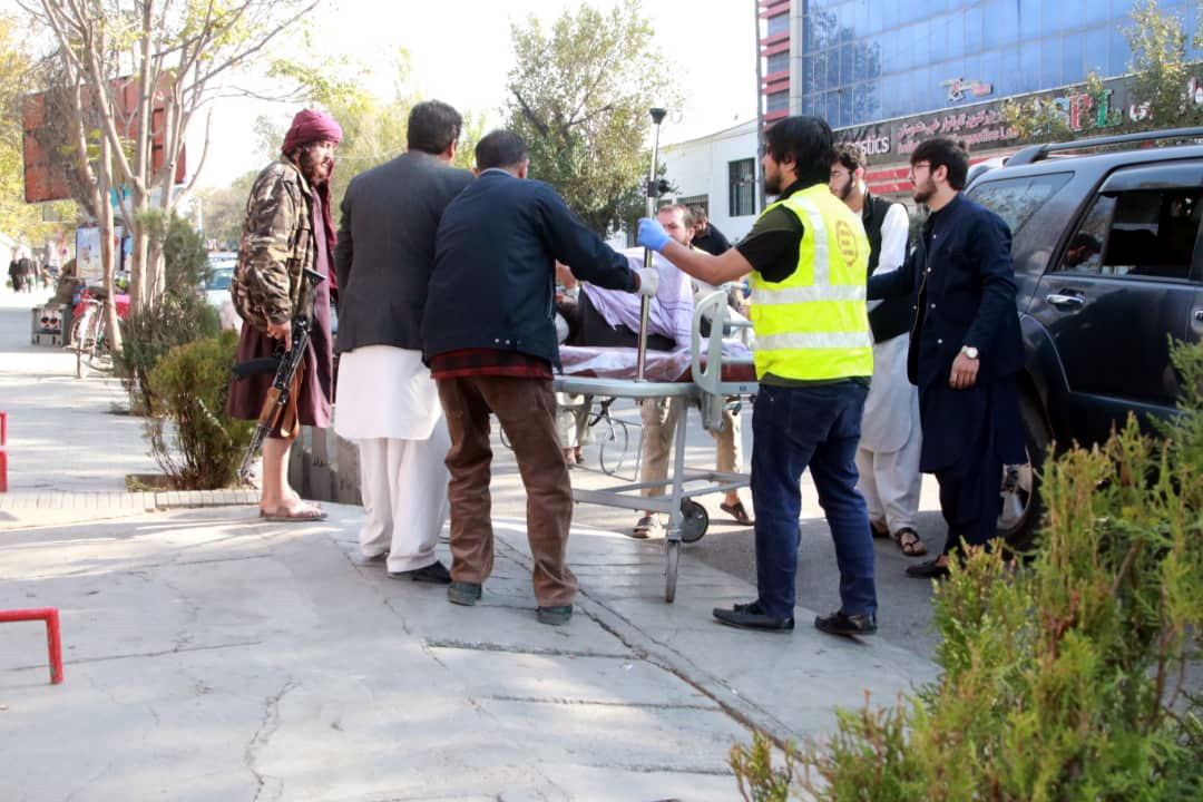 epa09558885 Injured victims of bomb blasts at military hospitals are shifted to Emergency hospital in Kabul, Afghanistan, 02 November 2021. Two powerful explosions and the sound of gunfire were heard close to the Sardar Mohammad Daud Khan military hospital in the Afghan capital Kabul on 02 November, with casualities unknown.  EPA/STRINGER
