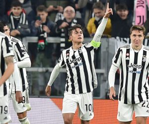 epa09560263 Juventus’ Paulo Dybala (C) celebrates after scoring the opening goal during the UEFA Champions League group H soccer match Juventus FC vs Zenit St. Petersburg at the Allianz Stadium in Turin, Italy, 02 November 2021.  EPA/ALESSANDRO DI MARCO