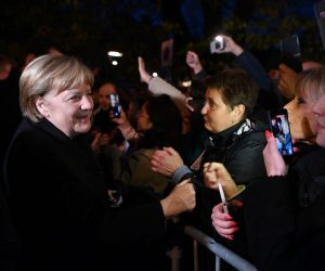 epa09561674 Outgoing German Chancellor Angela Merkel (L) is greeted by members of the public prior to talks with France's President Emmanuel Macron, in Beaune, Eastern France, on 03 November 2021.  EPA/PHILIPPE DESMAZES / POOL  MAXPPP OUT