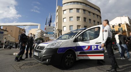 Policajac u Cannesu napadnut nožem, počinitelj viknuo da to čini ‘u ime proroka’