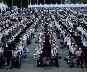 epa09581015 Thousands of musicians participate in the concert 'Venezuela, the largest orchestra in the world', in the honor yard of the Military Academy of Caracas; in Caracas, Venezuela, 13 November 2021. The System of Children and Youth Orchestras of Venezuela performed a concert with more than 12,000 musicians in an attempt to seek the Guinness World Record with the 'largest orchestra in the world' performing the Slavic March by Russian composer Pyotr Ilyich Tchaikovsky.  EPA/RAYNER PENA R.