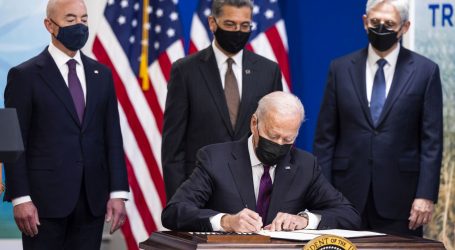 Američki predsjednik potpisao golemi infrastrukturni paket, vrijedan je više od tisuću milijardi dolara