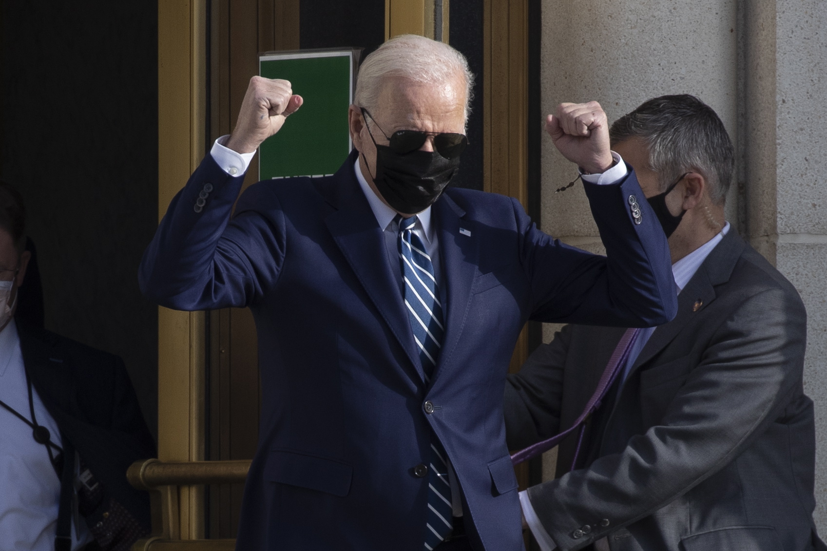epa09592600 US President Joe Biden gestures upon leaving Walter Reed Medical Center after undergoing a colonoscopy in Bethesda, Maryland, USA, 19 November 2021.  EPA/MICHAEL REYNOLDS / POOL