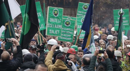 Sarajevo: Rudari drugi dan prosvjeduju pred sjedištem vlade Federacije BiH