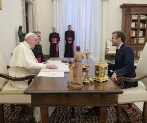 epa09604493 A handout picture provided by the Vatican Media shows Pope Francis (L) receives French President Emmanuel Macron for a private audience in Vatican City, 26 November 2021.  EPA/VATICAN MEDIA