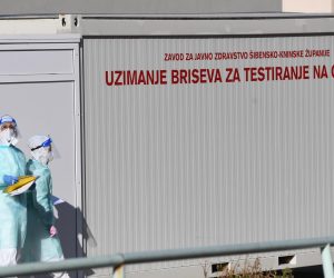 07.04.2021., Sibenik - Bez guzvi na testiranju na koronavirus ispred sibenske opce bolnice.
Photo: Hrvoje Jelavic/PIXSELL