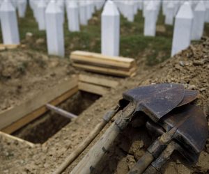 09.07.2021., Potocari, Bosna i Hercegovina - U Memorijalnom centru Srebrenica - Potocari zavrseno je iskopavanje mezara u koje ce biti spusteni posmrtni ostaci devetnaest zrtava genocida u Srebrenici, koje ce biti ukopane na kolektivnoj dzenazi 11. jula ove godine.
Photo: Armin Durgut/PIXSELL