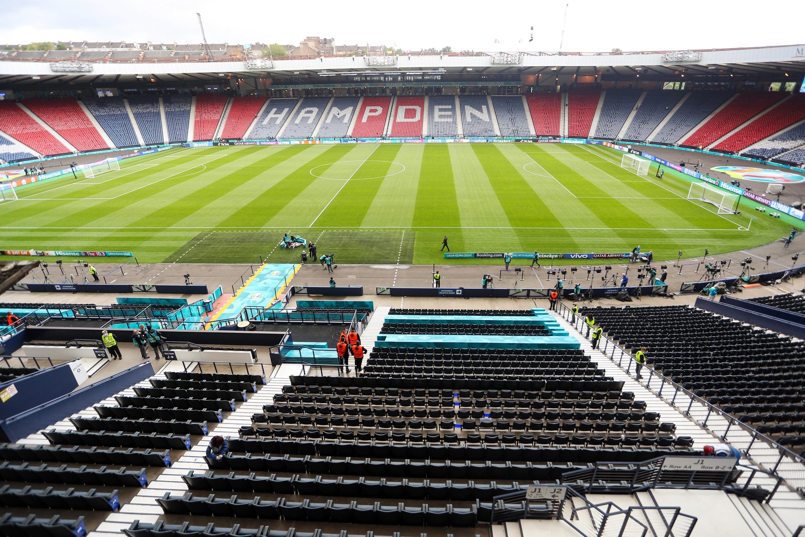 14.06.2021., Glasgow, Engleska - Hampden park. Hampden Park je stadion u Glasgowu i Skotski nacionalni stadion. Koristi se za potrebe kluba Queens Park FC i skotske nogometne reprezentacije. Takodjer, koristi se za glazbene koncerte i ostale sportske dogadjaje. Hampden je sagradjen 1903. godine, iako se smatra da je prvotni stadion puno stariji. Poznat je diljem svijeta kao simbol i dom nogometa, a svoju stogodisnjicu je proslavio 31. listopada 2003. Stadion sadrzi i urede Skotskog nogometnog stadiona, Premier lige i ostalih. Tijekom OI 2021, Hampden Park ugostio je  neke od utakmica u ranom dijelu nogometnog natjecanja. Uz to, bio je domacin mnogih finala KupaLigePrvaka(1960., 1976., 2020.) i Kupa UEFE 2007 godine. Na EURU 2020 ugostit ce tri utakmice grupne faze te jednu utakmicu sesnaestine finala. Hrvatska igra dvije utakmice grupne faze na stadionu Hampden park sa Ceskom i Skotskom. 
Photo: Luka Stanzl/PIXSELL