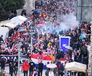 14.11.202.,Split-Hrvatski navijaci krenuli  prema stadionu.