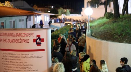 U Splitu i Zagrebu gužve za testiranje, nadležni pozivaju na cijepljenje