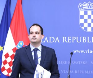 23.11.2021., Zagreb - Prije sjednice Uzeg kabineta Vlade izjave za medije dali su Vili Beros i Ivan Malenica.