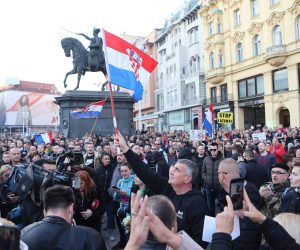 20.11.2021., Zagreb - Gradjanska udruga "Inicijativa prava i slobode" organizirala je prosvjed protiv COVID potvrda pod nazivom "ZAjedno za Slobodu" koji je krenuo s lokacije Trga Francuske Republike i Trga zrtava fasizma te  je odrediste obje kolone na Trgu bana Josipa Jelacica.