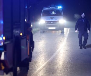 20.11.2021., Gornja Drenova - Prometna nesreca sa smrtnim slucajem. Policija obavlja ocevid na mjestu gdje je vozilo sletilo u kanal.