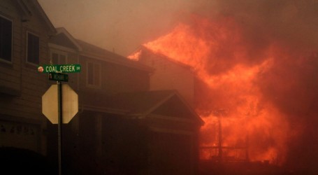 Jaki vjetrovi i suša otežali situaciju: Stotine kuća uništene u požarima u Coloradu