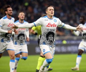 epa09596405 Napoli’s Piotr Zielinski celebrates after scoring the opening goal during the Italian Serie A soccer match between FC Inter and SSC Napoli at Giuseppe Meazza stadium in Milan, Italy, 21 November  2021.  EPA/MATTEO BAZZI