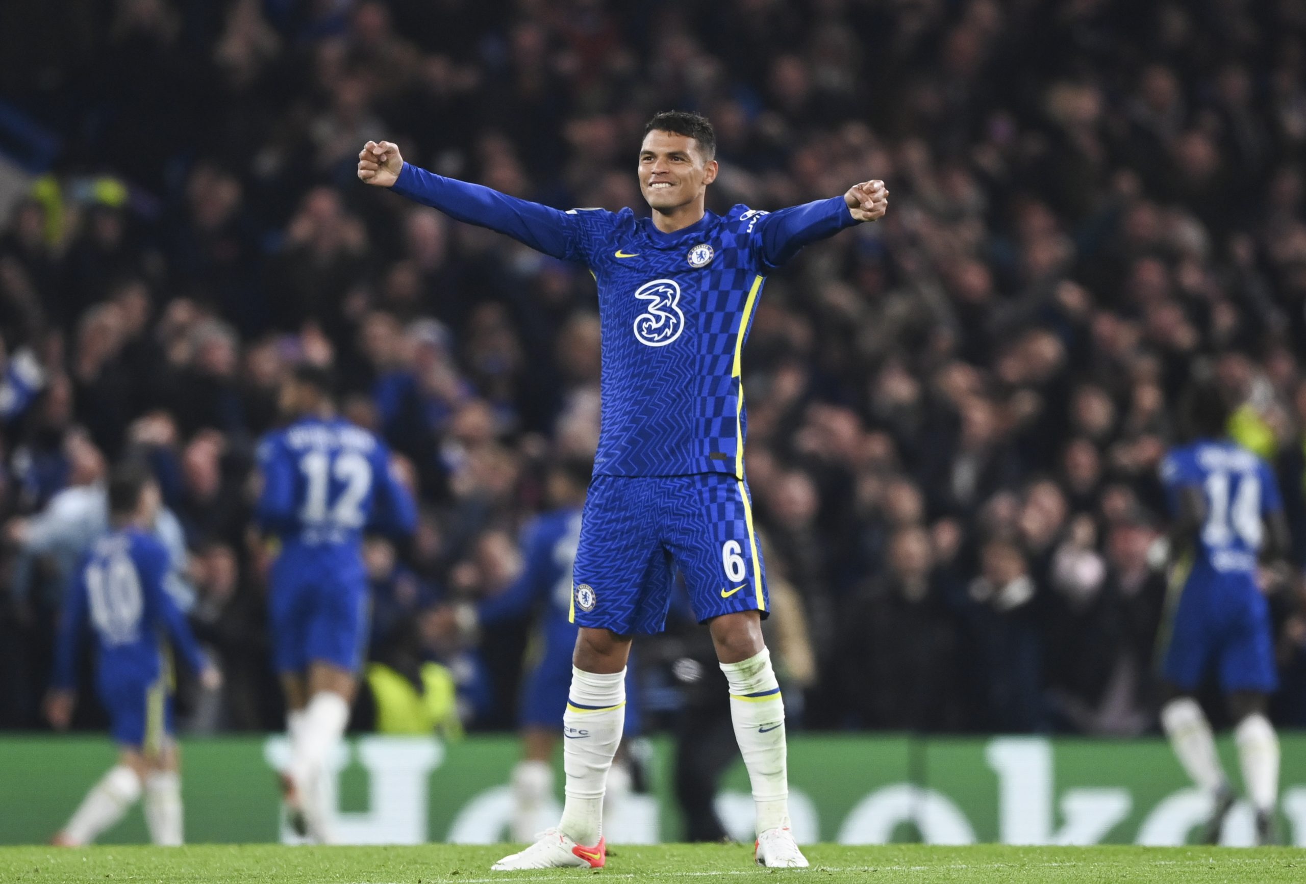 epa09599813 Thiago Silva of Chelsea celebrates after the 3-0 lead during the UEFA Champions League group H soccer match between Chelsea FC and Juventus FC in London, Britain, 23 November 2021.  EPA/Facundo Arrizabalaga