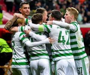epa09603240 Celtic players celebrate their 2-1 lead during the UEFA Europa League group G stage match between Bayer 04 Leverkusen and Celtic FC in Leverkusen, Germany, 25 November 2021.  EPA/SASCHA STEINBACH