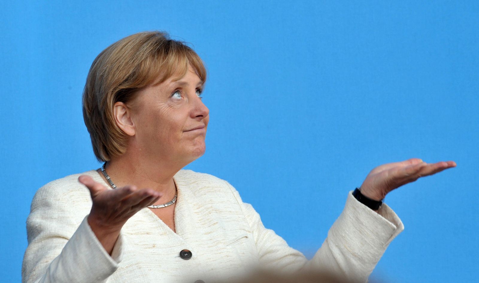 epa09618267 (17/26) (FILE) - German Chancellor Angela Merkel and CDU (Germany's Christian Democrats) frontrunner in the upcoming Bundestag elections holds up her hands as it begins to rain during her speech at an election campaign event on Norderney island, Germany, 17 August 2009 (reissued 03 December 2021). German conservative party CDU's then leader Angela Merkel was sworn in as German Chancellor on 22 November 2005, following coalition negotiations after the federal elections in Germany. Merkel, the longest-serving leader in the EU to date, was re-elected to office three times in 2009, 2013, and 2017, and announced in October 2018 that she will neither run for re-election as party chair in December 2018 nor seek a fifth term as Chancellor in the September 2021 general elections. She received her certificate of dismissal from the German president on 26 October 2021, her successor is scheduled to be sworn in between 06 and 10 December 2021.  EPA/CARMEN JASPERSEN GERMANY OUT

 ATTENTION: This Image is part of a PHOTO SET GERMANY OUT *** Local Caption *** 54818402