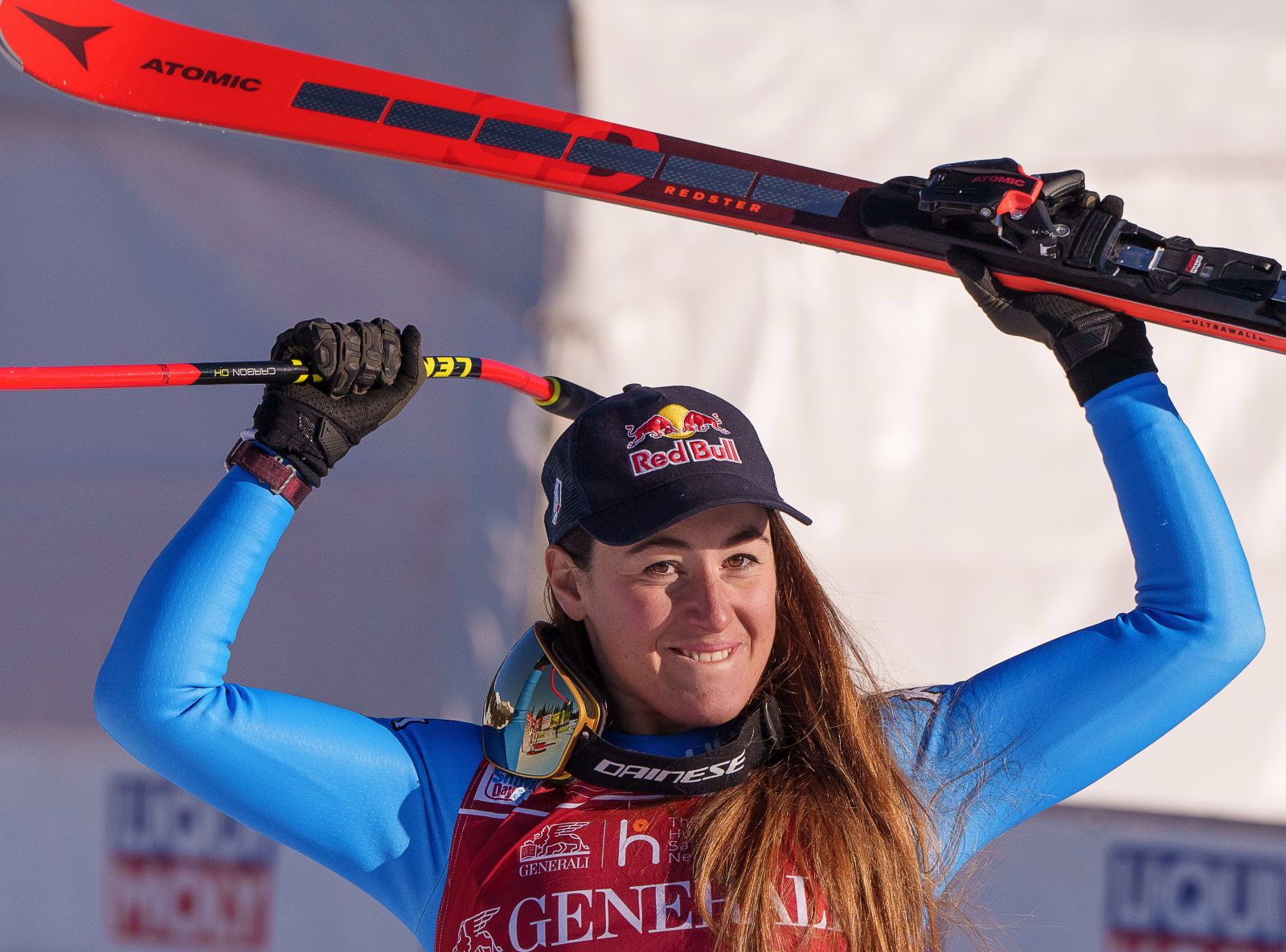 epa09620455 Sofia Goggia of Italy celebrates on the podium winning the Women's Downhill race at the FIS Alpine Skiing World Cup in Lake Louise, Alberta,  Canada, 03 December 2021.  EPA/NICK DIDLICK  EPA-EFE/NICK DIDLICK