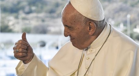Papa slavio misu s vjernicima u Ateni