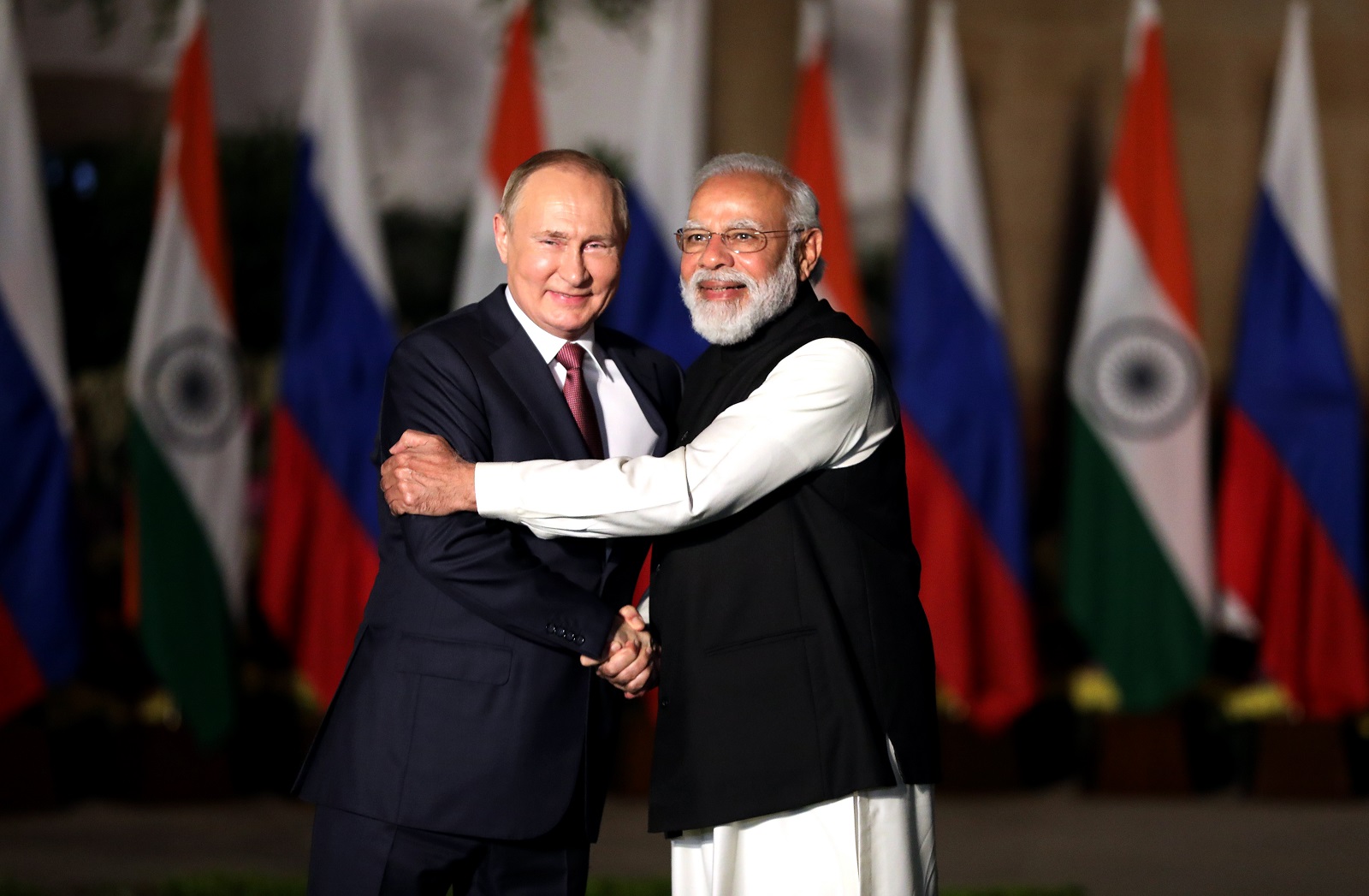 epa09625575 Indian Prime Minister Narendra Modi (R) and Russian President Vladimir Putin pose for a photo prior to a meeting in New Delhi, India 06 December 2021. Putin arrived in India to attend the 21st India-Russia annual summit 2021.  EPA/HARISH TYAGI