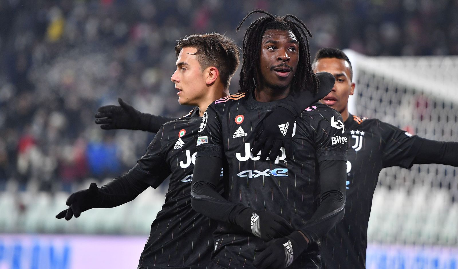 epa09630045 Juventus’ Moise Kean (C) celebrates after scoring the 1-0 gol during the UEFA Champions League group H soccer match Juventus FC vs Malmo at the Allianz Stadium in Turin, Italy, 08 december 2021.  EPA/ALESSANDRO DI MARCO