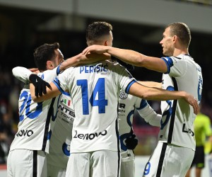 epa09647513 Inter’s Ivan Perisic (C) jubilates with his teammates after scoring the opening goal during the Italian Serie A soccer match US Salernitana vs FC Inter at the Arechi stadium in Salerno, Italy, 17 December 2021.  EPA/MASSIMO PICA