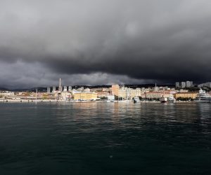 02.11.2021., Rijeka - Crni oblaci nad gradom.
Photo: Goran Kovacic/PIXSELL