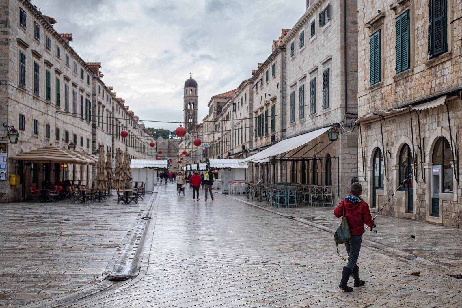 11.12.2021., Stradun, Dubrovnik - Ciklonalno i kisno vrijeme danima u Dubrovniku.

 Photo: Grgo Jelavic/PIXSELL