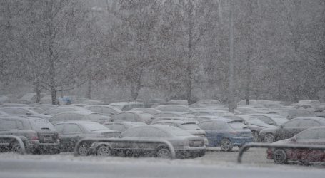 U Srbiji zbog snijega trećina elektrosustava izvan pogona, 17 ljudi zameteno