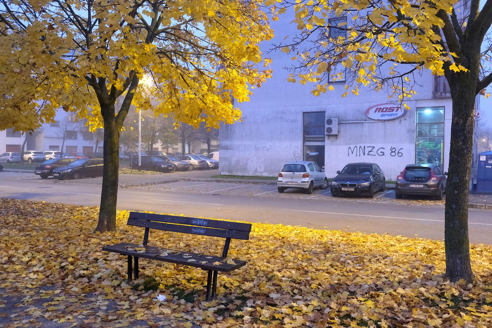 13.11.2021., Zagreb - Zagreb se budi uz prognozu DHMZ-a: Umjereno do pretezno oblacno, ujutro na sirem podrucju grada lokalno magla, a u drugom dijelu dana te osobito u noci povremeno malo kise. Vjetar slab, u okolnom gorju do umjeren juzni i jugoistocni,  najvisa dnevna temperatura od 10 do 12 °C.