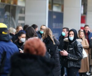 15.11.2021., Zagreb - Zaposlenici Zagrebackog holdinga cekaju u velikom redu za testiranje na Koronavirus.