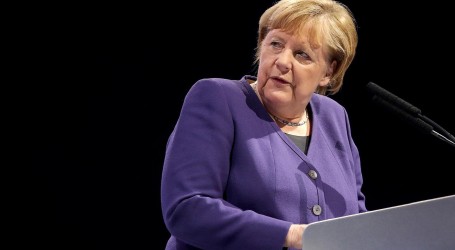 Angela Merkel oštro osudila ruski napad na Ukrajinu: “Ovo je prekretnica u povijesti”